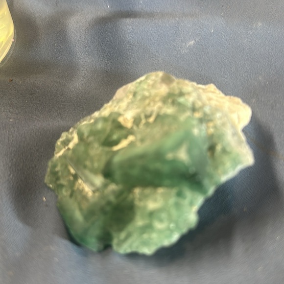 Raw natural fluorite specimen 110 g 3 in.³ UV reactive, - Picture 2 of 5